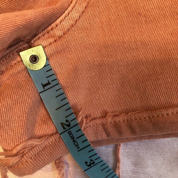 Eighty Two Distressed Shorts in Salmon Size  5 - Picture 14 of 14